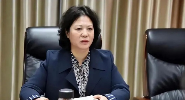 山西女廳官李亞麗不僅貪財(cái),而且好色,包養(yǎng)了23個(gè)。。。(圖1) 640 (1).jpg